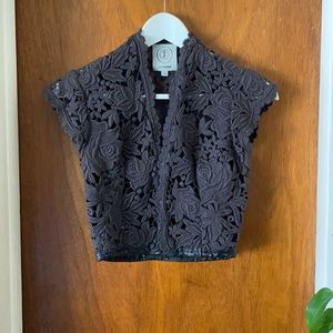 Anagram detailed cropped top in dark gray